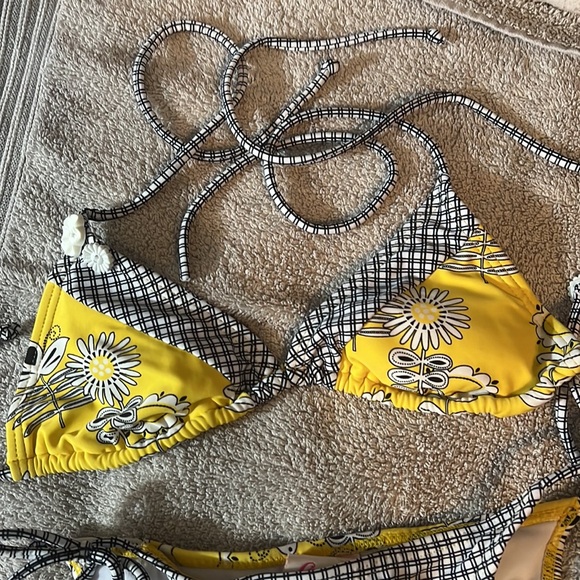Candies XS Yellow flowers bikini - Picture 3 of 8